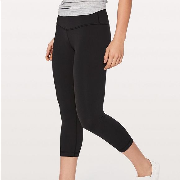 lululemon athletica Pants - LULULEMON BLACK WUNDER UNDER CAPRI / CROP